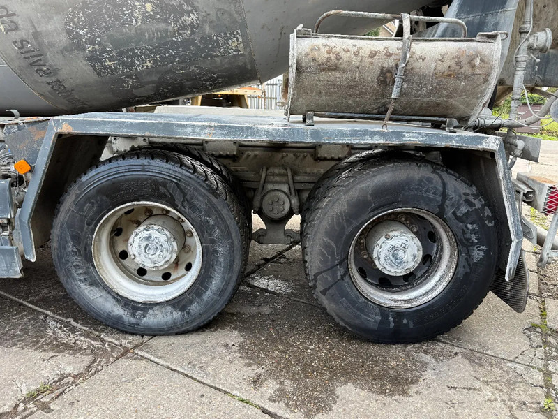 MAN TGA 35.360 8X4 SCHWING Beton Mixer Spring/Spring ZF Manual Gearbox - Mikser za beton: slika 4 MAN TGA 35.360 8X4 SCHWING Beton Mixer Spring/Spring ZF Manual Gearbox - Mikser za beton: slika 4