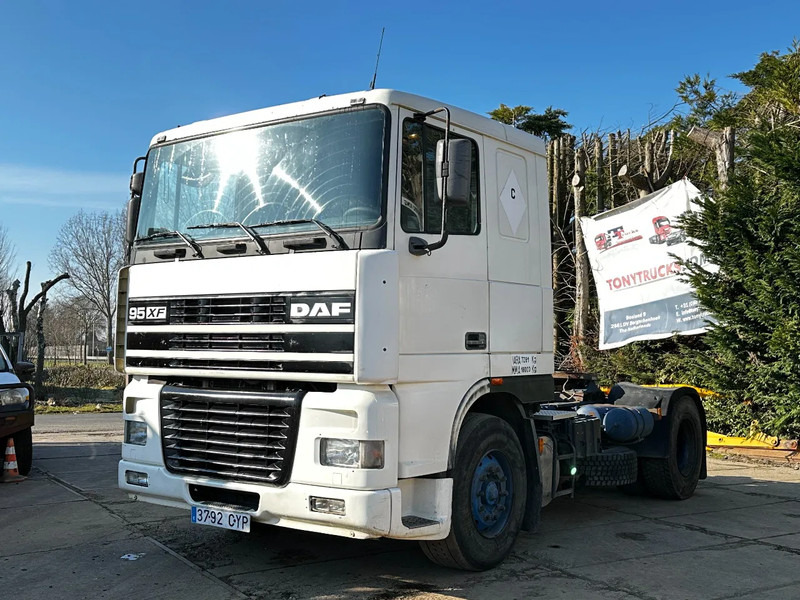 DAF XF 95.380 4X2 Tractor-unit Spring/Air ZF Manual Euro2 PTO - Tegljač: slika 2 DAF XF 95.380 4X2 Tractor-unit Spring/Air ZF Manual Euro2 PTO - Tegljač: slika 2