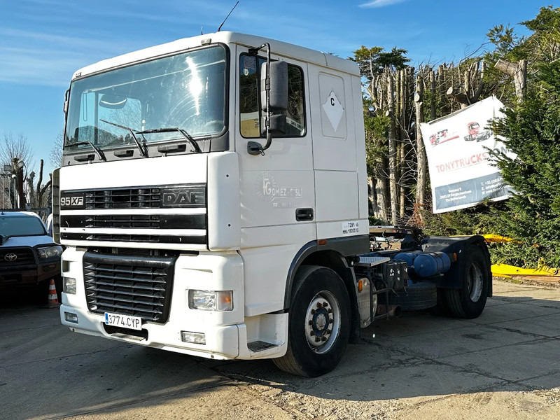 DAF XF 95.380 4X2 Tractor-unit Spring/Air ZF Manual Euro2 PTO - Tegljač: slika 2 DAF XF 95.380 4X2 Tractor-unit Spring/Air ZF Manual Euro2 PTO - Tegljač: slika 2
