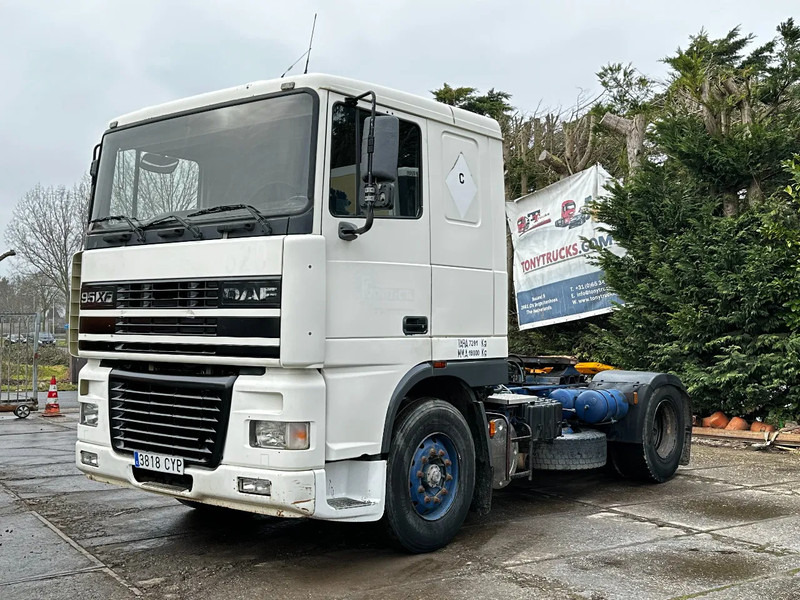DAF XF 95.380 4X2 Tractor-unit Spring/Air ZF Manual Euro2 PTO - Tegljač: slika 2 DAF XF 95.380 4X2 Tractor-unit Spring/Air ZF Manual Euro2 PTO - Tegljač: slika 2