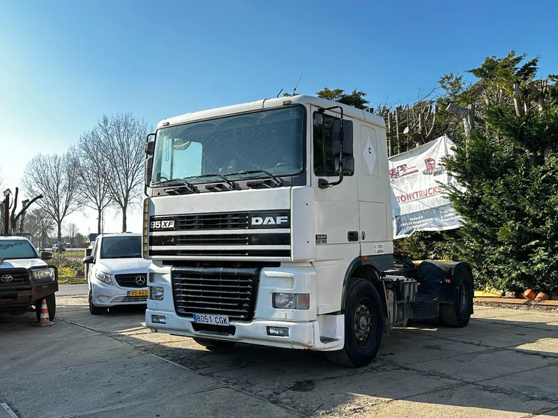 DAF XF 95.380 4X2 Tractor-unit Spring/Air ZF Manual Euro2 PTO - Tegljač: slika 2 DAF XF 95.380 4X2 Tractor-unit Spring/Air ZF Manual Euro2 PTO - Tegljač: slika 2