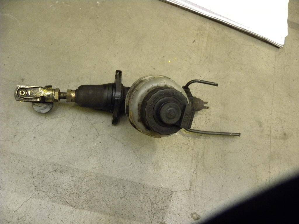 Brake fluid reservoir w. Pump Model: EFG 318 - Delovi kočnica za Oprema za rukovanje materijalima: slika 1 Brake fluid reservoir w. Pump Model: EFG 318 - Delovi kočnica za Oprema za rukovanje materijalima: slika 1