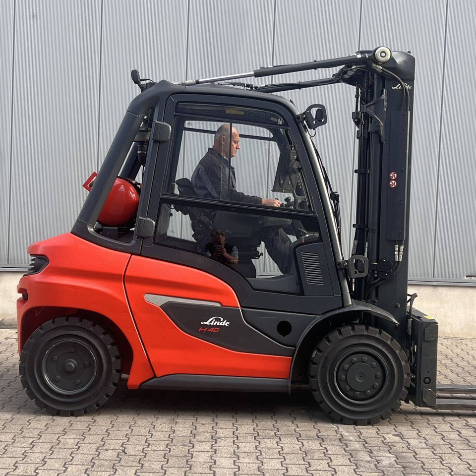 Linde H40/600T (1204) - Gasni viljuškar: slika 4 Linde H40/600T (1204) - Gasni viljuškar: slika 4