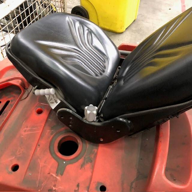 Seat for Linde P60, Series 126 - Sedište za Oprema za rukovanje materijalima: slika 5 Seat for Linde P60, Series 126 - Sedište za Oprema za rukovanje materijalima: slika 5