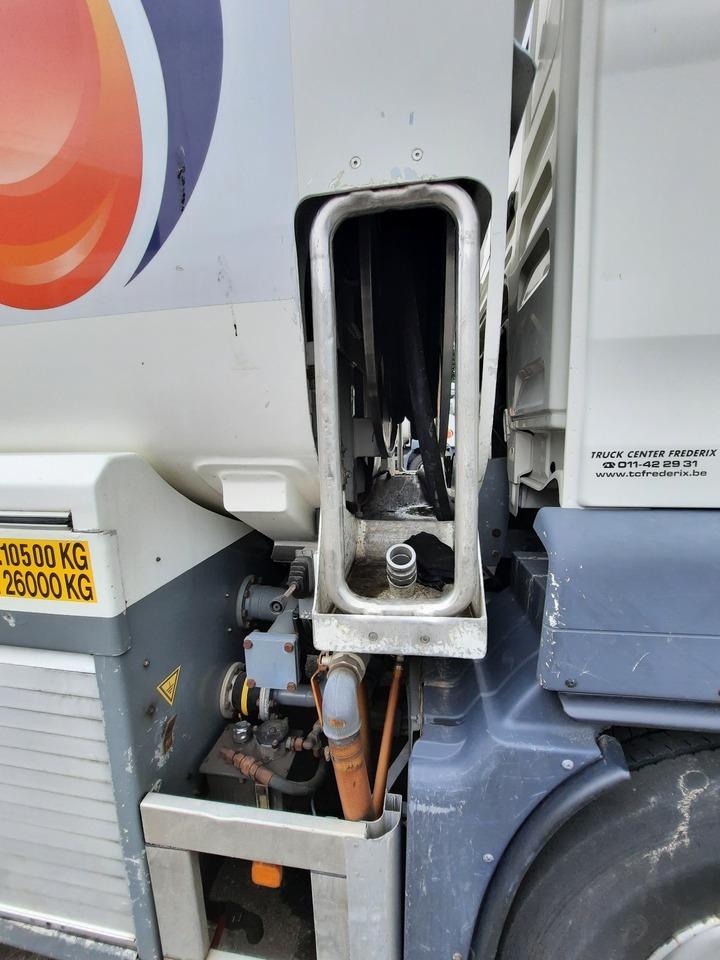 Interior photo 1: Kamion cisterna MAN TGS