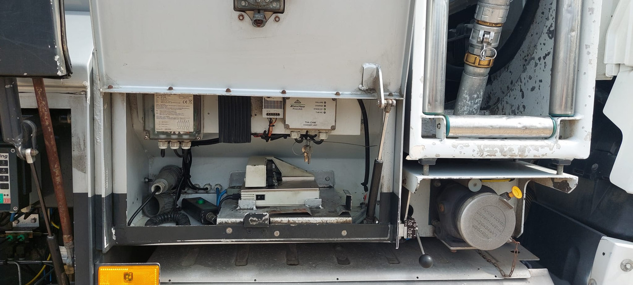 MERCEDES Antos - Kamion cisterna: slika 2 MERCEDES Antos - Kamion cisterna: slika 2