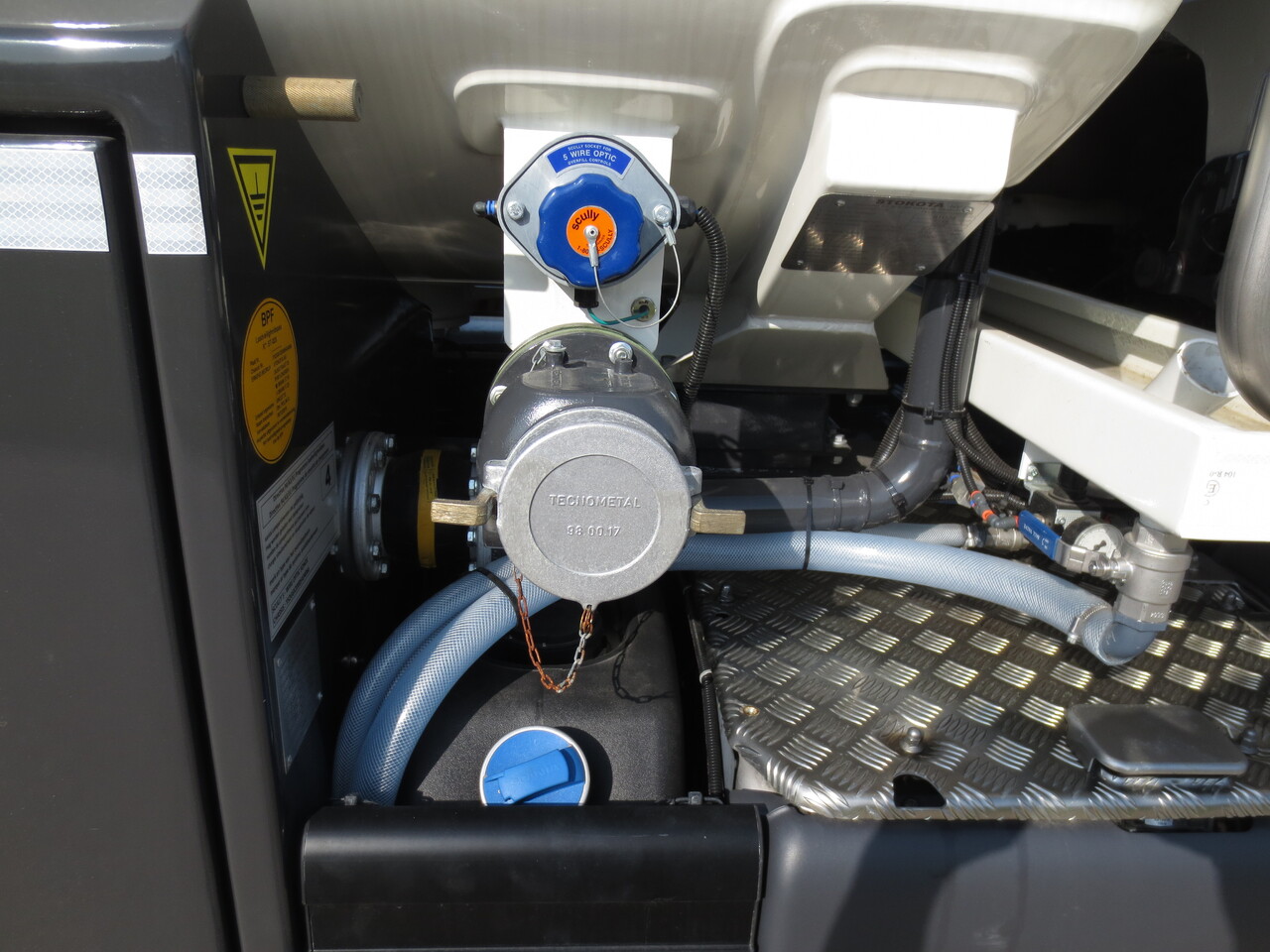 SCANIA G370 - Kamion cisterna: slika 3 SCANIA G370 - Kamion cisterna: slika 3