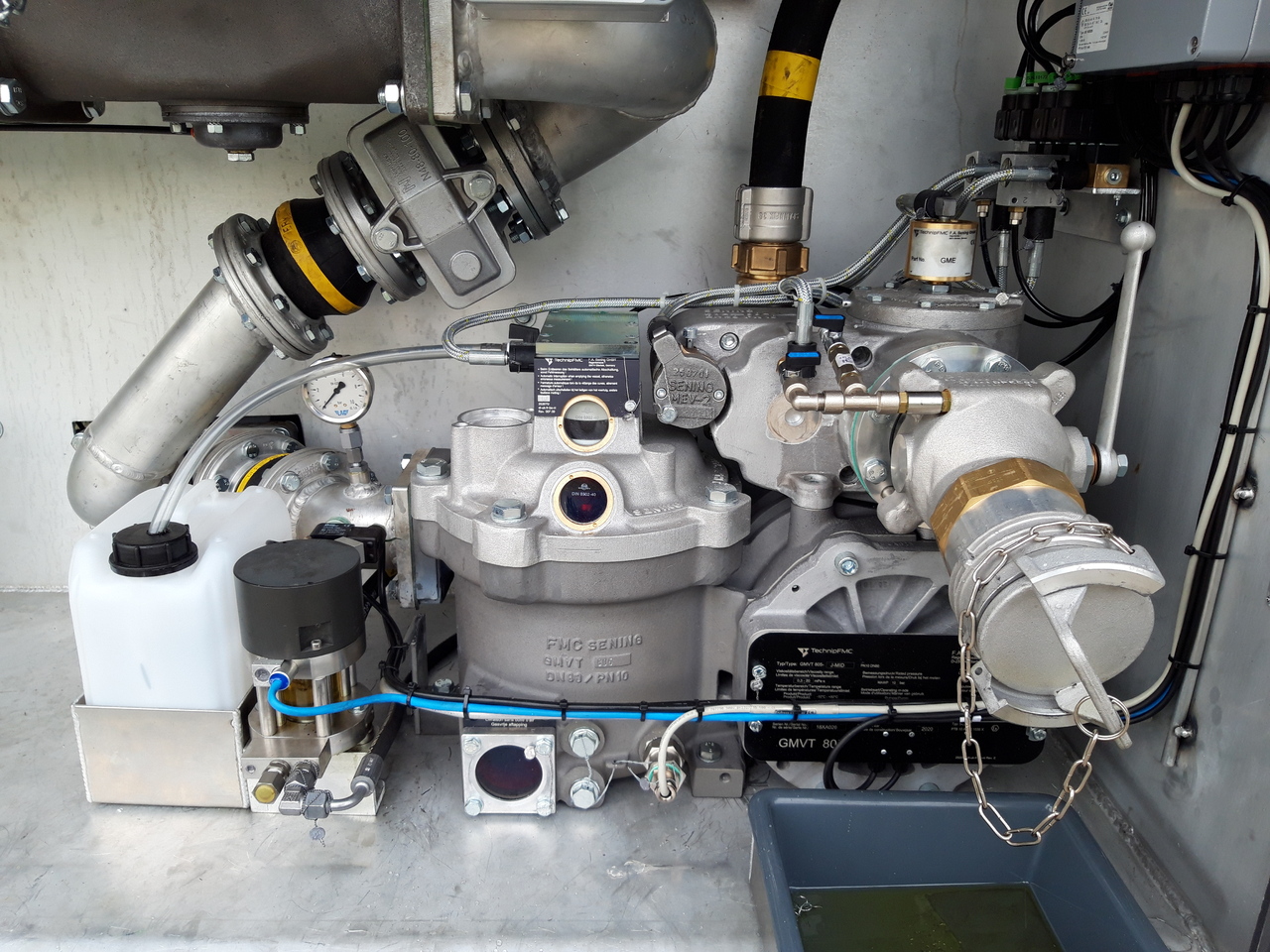 Kamion cisterna VOLVO FM: slika 5