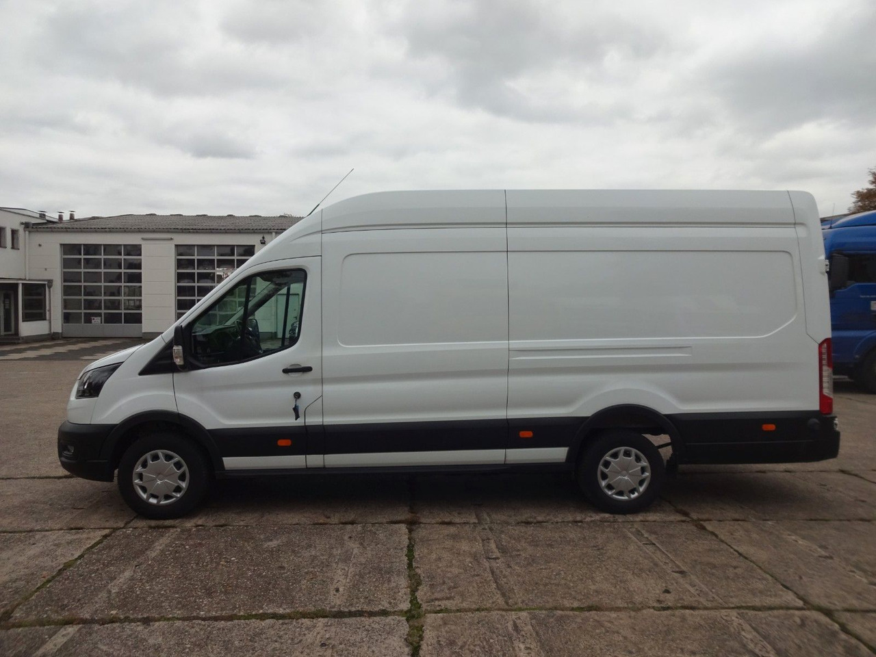 Ford Transit Kasten L4H2, Klima, Tempomat, Kamera - Furgon: slika 4 Ford Transit Kasten L4H2, Klima, Tempomat, Kamera - Furgon: slika 4