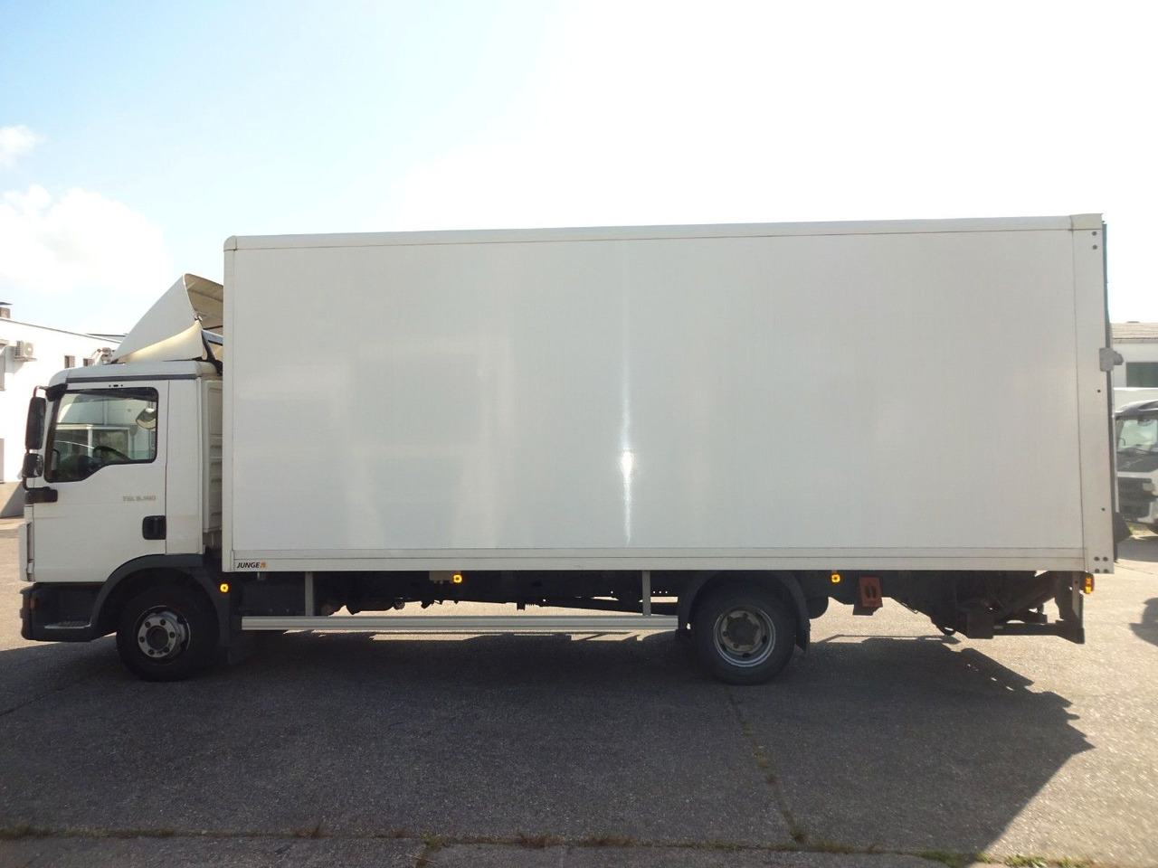 MAN TGL 8.190, LBW, Luft, Tempomat, Standheizung - Dostavno vozilo sa zatvorenim sandukom: slika 4 MAN TGL 8.190, LBW, Luft, Tempomat, Standheizung - Dostavno vozilo sa zatvorenim sandukom: slika 4