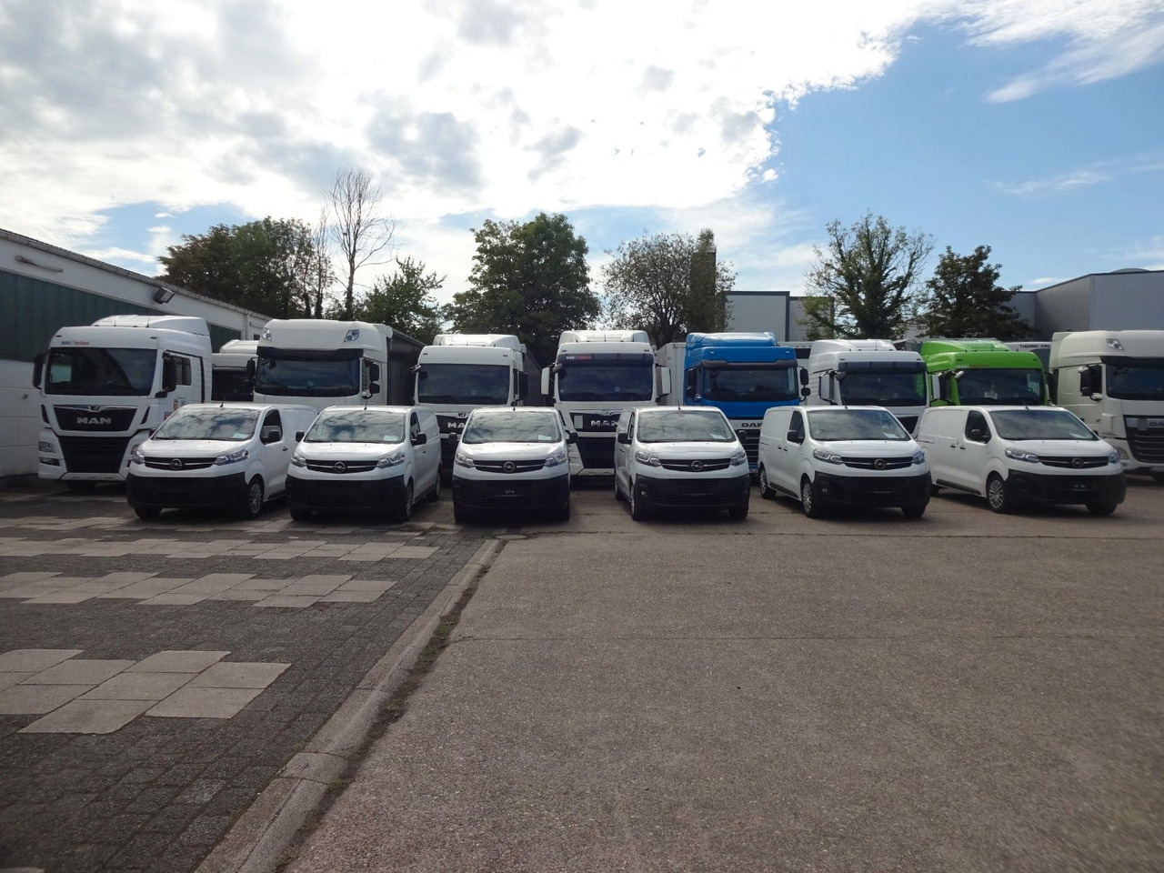 Opel 50 x Vivaro Kasten L1H1, Klima, PDC, Tempomat - Mali kombi: slika 1 Opel 50 x Vivaro Kasten L1H1, Klima, PDC, Tempomat - Mali kombi: slika 1