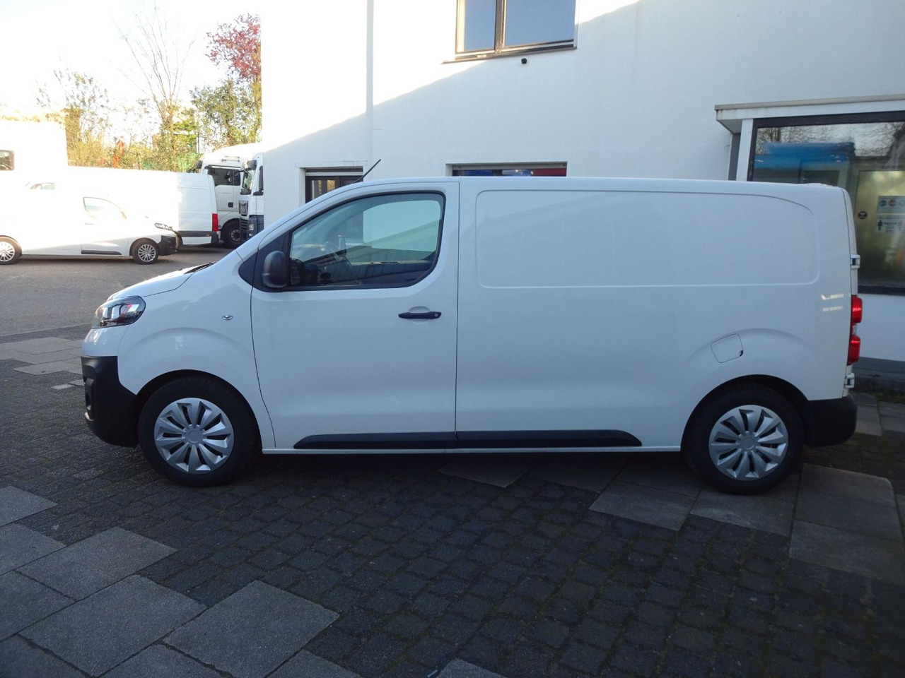Opel 50 x Vivaro Kasten L1H1, Klima, PDC, Tempomat - Mali kombi: slika 4 Opel 50 x Vivaro Kasten L1H1, Klima, PDC, Tempomat - Mali kombi: slika 4