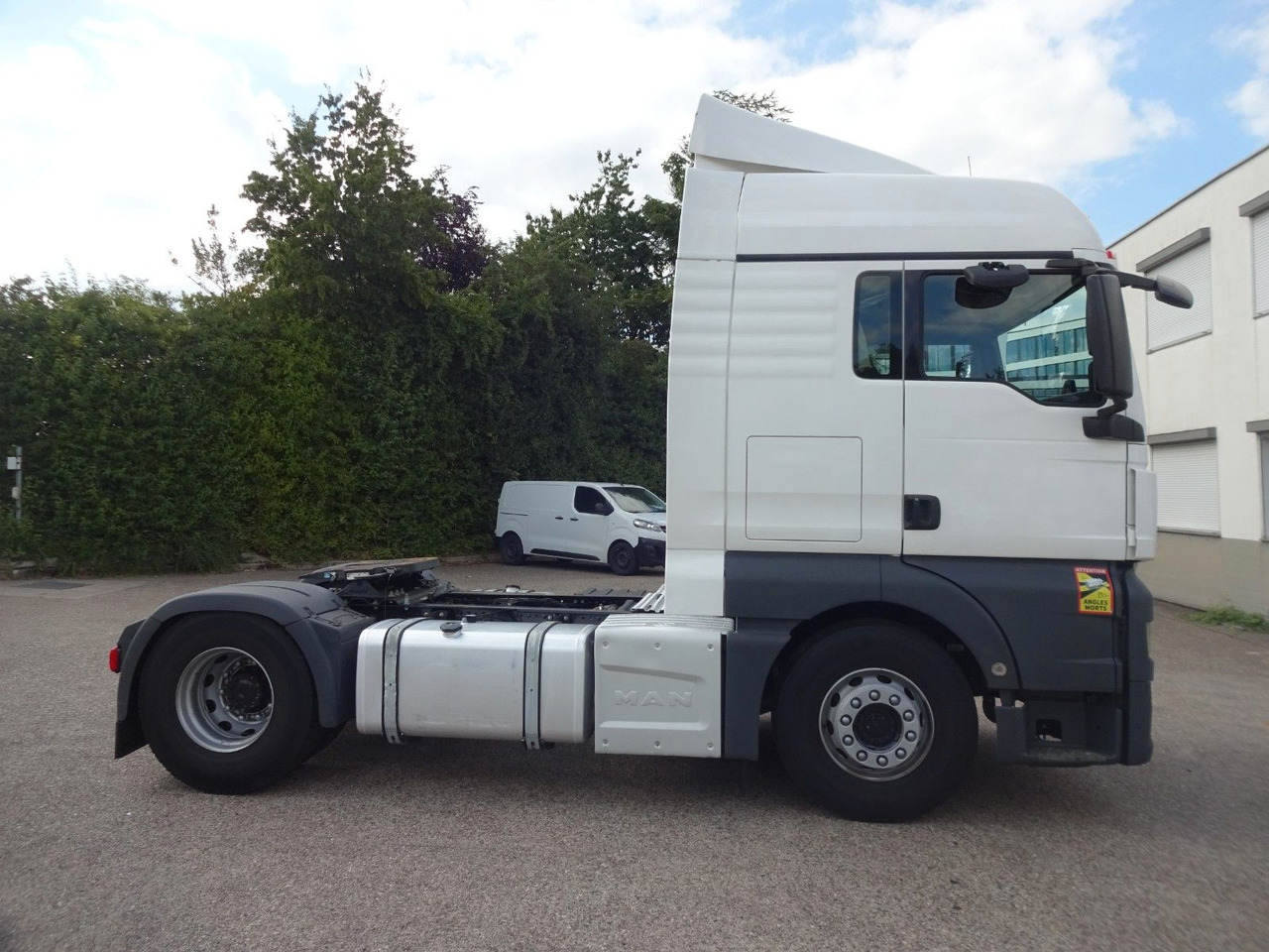 MAN 10 x TGX 18.470, XLX, Intarder, ACC, 2 Tank - Tegljač: slika 4 MAN 10 x TGX 18.470, XLX, Intarder, ACC, 2 Tank - Tegljač: slika 4