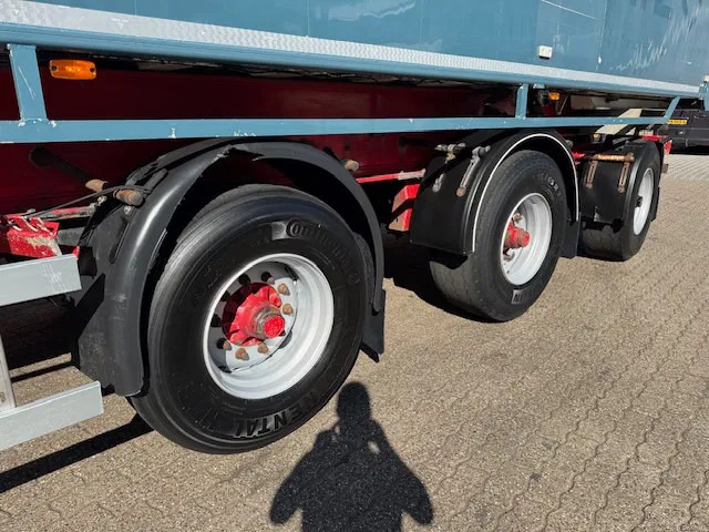 Bulthuis TATA 23 57m3 Stuuras Liftas 10T assen Klep/Deuren + bietenrek Nieuwe APK 8/2026 - Poluprikolica istovarivača: slika 5 Bulthuis TATA 23 57m3 Stuuras Liftas 10T assen Klep/Deuren + bietenrek Nieuwe APK 8/2026 - Poluprikolica istovarivača: slika 5