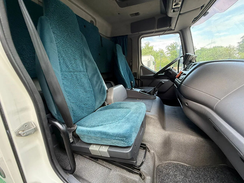 DAF LF 45.220 Laadklep/LBW Zijdeur Slaapcabine AHK NL truck - Kamion sa zatvorenim sandukom: slika 5 DAF LF 45.220 Laadklep/LBW Zijdeur Slaapcabine AHK NL truck - Kamion sa zatvorenim sandukom: slika 5