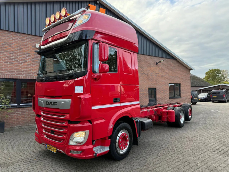 DAF XF 530 6X2 FAS Full air Alcoa Retarder Stuuras 7.6M Chassis NL Truck - Kamion sa golom šasijom i zatvorenom kabinom: slika 1 DAF XF 530 6X2 FAS Full air Alcoa Retarder Stuuras 7.6M Chassis NL Truck - Kamion sa golom šasijom i zatvorenom kabinom: slika 1