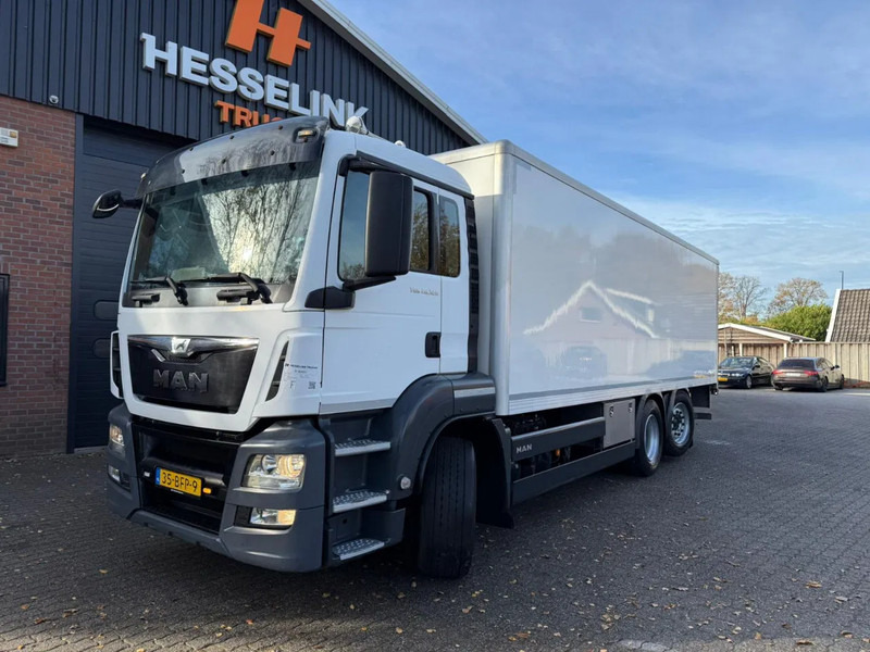 Kamion sa zatvorenim sandukom MAN TGS 26.320 7.6M Koffer Stuuras AHK 3.000KG LBW 243.060KM! NL Truck EURO 6 APK 02/2026: slika 1