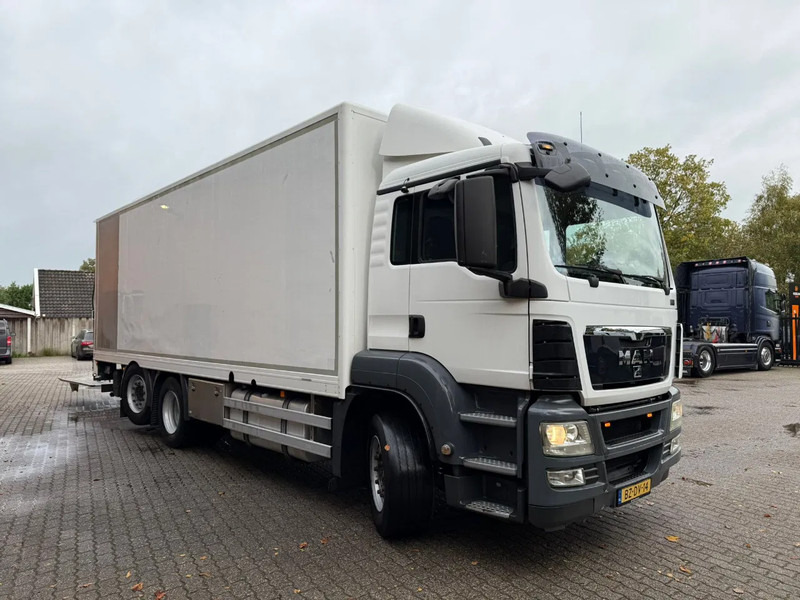 MAN TGS 26.320 Koffer Stuuras AHK 2.500KG LBW 319.460KM! NL Truck - Kamion sa zatvorenim sandukom: slika 2 MAN TGS 26.320 Koffer Stuuras AHK 2.500KG LBW 319.460KM! NL Truck - Kamion sa zatvorenim sandukom: slika 2