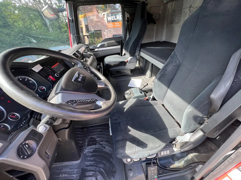 Kamion sa golom šasijom i zatvorenom kabinom MAN TGX 26.400 6 UNITS 6X2 XLX 730CM EURO 6 AHK NL Truck: slika 13