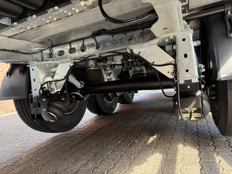 Novu Poluprikolica sa pokretnim podom kraker K-Force 92m3 Black, Liftas - 10MM Vloer, Afstandsbediening: slika 10 Novu Poluprikolica sa pokretnim podom kraker K-Force 92m3 Black, Liftas - 10MM Vloer, Afstandsbediening: slika 10