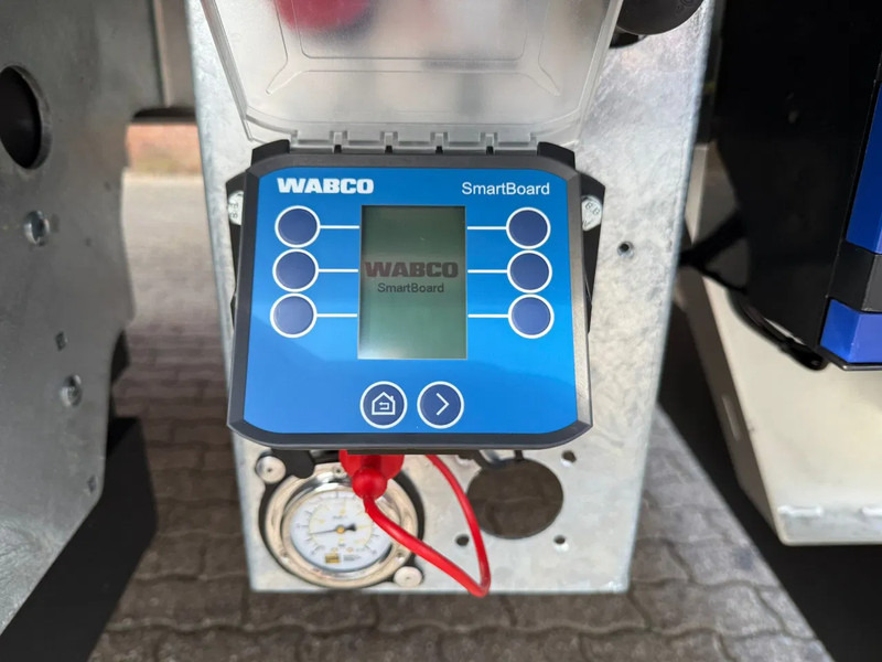 Novu Poluprikolica sa pokretnim podom kraker K-Force 92m3 Black, Liftas - 10MM Vloer, Afstandsbediening: slika 13 Novu Poluprikolica sa pokretnim podom kraker K-Force 92m3 Black, Liftas - 10MM Vloer, Afstandsbediening: slika 13