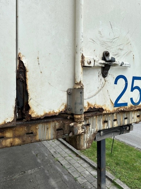 Krone BDF-System 7.45m, Heck Portaltüren, Doppelstock und Schlüssellochbleche - Promenjivo telo - sanduk: slika 5 Krone BDF-System 7.45m, Heck Portaltüren, Doppelstock und Schlüssellochbleche - Promenjivo telo - sanduk: slika 5