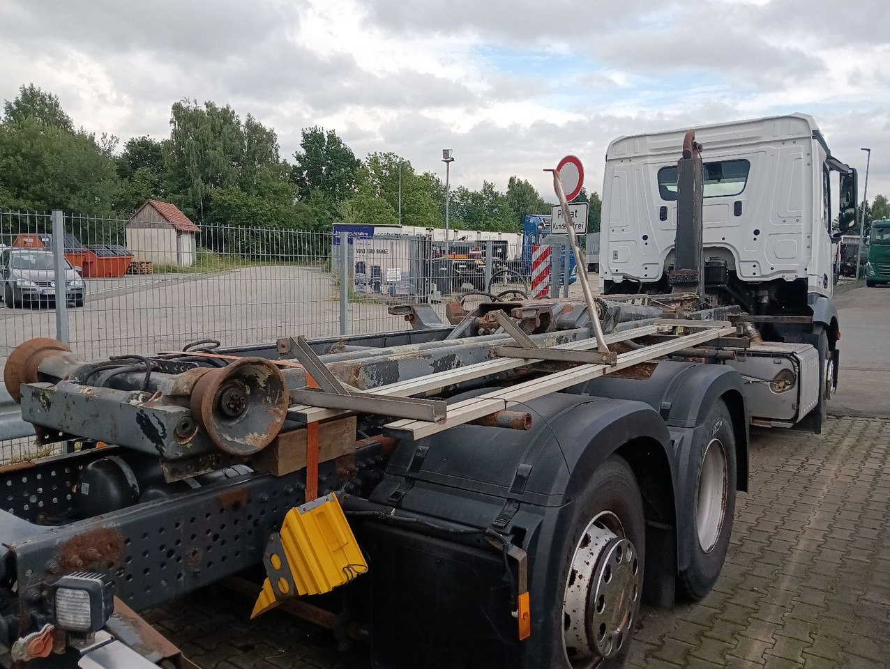 Mercedes-Benz 2545 6x2 Lenk/Lift MEILLER RK2070 Luft/Luft - Kamion sa golom šasijom i zatvorenom kabinom: slika 3 Mercedes-Benz 2545 6x2 Lenk/Lift MEILLER RK2070 Luft/Luft - Kamion sa golom šasijom i zatvorenom kabinom: slika 3