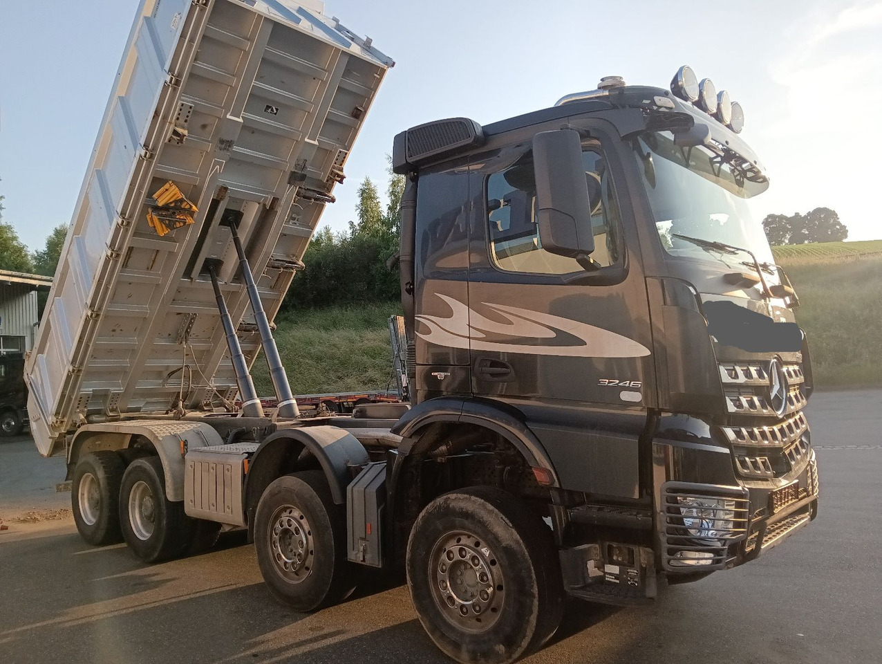 Mercedes-Benz AROCS 3246 8x4 MEILLER 3-Seiten Bordmatic SCHALT - Istovarivač: slika 2 Mercedes-Benz AROCS 3246 8x4 MEILLER 3-Seiten Bordmatic SCHALT - Istovarivač: slika 2