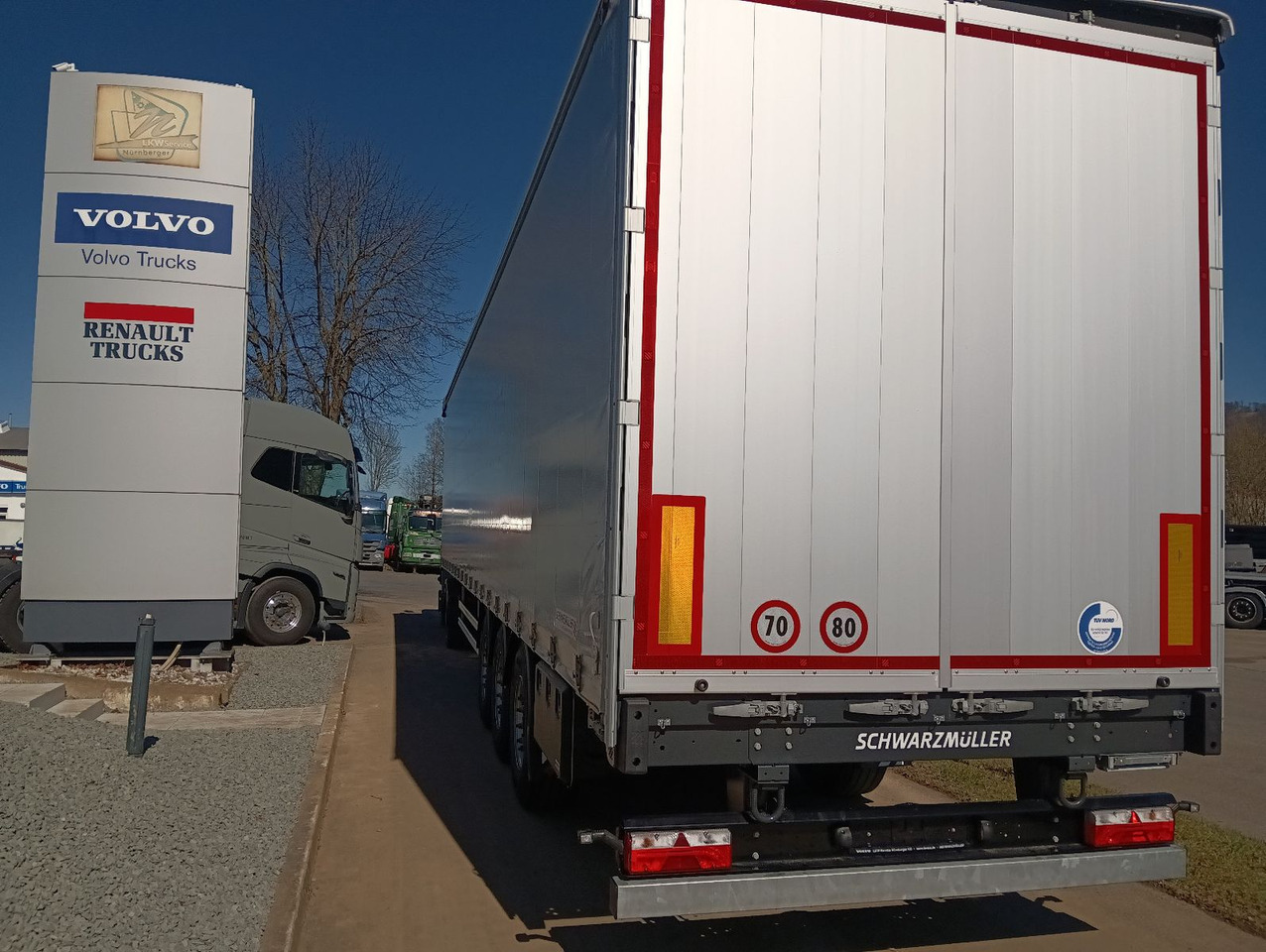 Schwarzmüller PowerLine LIFT/LENKACHSE HUBDACH 5880kg NEU - Poluprikolica sa ceradom: slika 2 Schwarzmüller PowerLine LIFT/LENKACHSE HUBDACH 5880kg NEU - Poluprikolica sa ceradom: slika 2