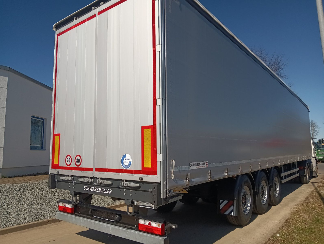 Schwarzmüller PowerLine LIFT/LENKACHSE HUBDACH 5880kg NEU - Poluprikolica sa ceradom: slika 1 Schwarzmüller PowerLine LIFT/LENKACHSE HUBDACH 5880kg NEU - Poluprikolica sa ceradom: slika 1