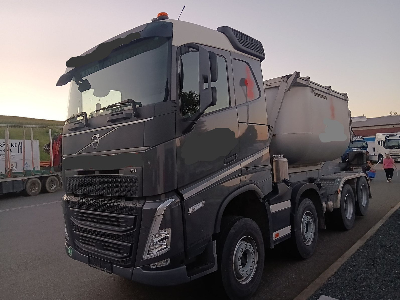 Volvo FH500 8x4R RETARDER LIFT MEILLER-Asphalt FunkAHK - Istovarivač: slika 1 Volvo FH500 8x4R RETARDER LIFT MEILLER-Asphalt FunkAHK - Istovarivač: slika 1