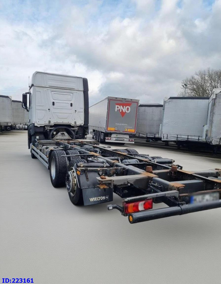 MERCEDES-BENZ Actros 2542 BDF 6x2 Euro6 - Kamion sa golom šasijom i zatvorenom kabinom: slika 5 MERCEDES-BENZ Actros 2542 BDF 6x2 Euro6 - Kamion sa golom šasijom i zatvorenom kabinom: slika 5