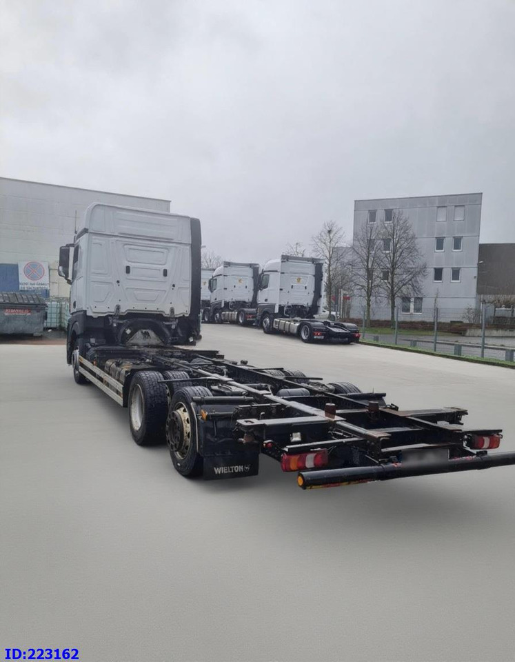 MERCEDES-BENZ Actros 2542 BDF 6x2 Euro6 - Kamion sa golom šasijom i zatvorenom kabinom: slika 5 MERCEDES-BENZ Actros 2542 BDF 6x2 Euro6 - Kamion sa golom šasijom i zatvorenom kabinom: slika 5