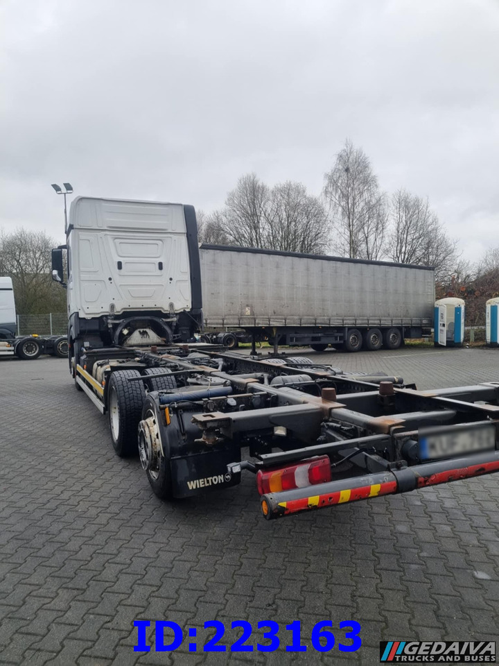 MERCEDES-BENZ Actros 2542 BDF 6x2 Euro6 - Kamion sa golom šasijom i zatvorenom kabinom: slika 4 MERCEDES-BENZ Actros 2542 BDF 6x2 Euro6 - Kamion sa golom šasijom i zatvorenom kabinom: slika 4