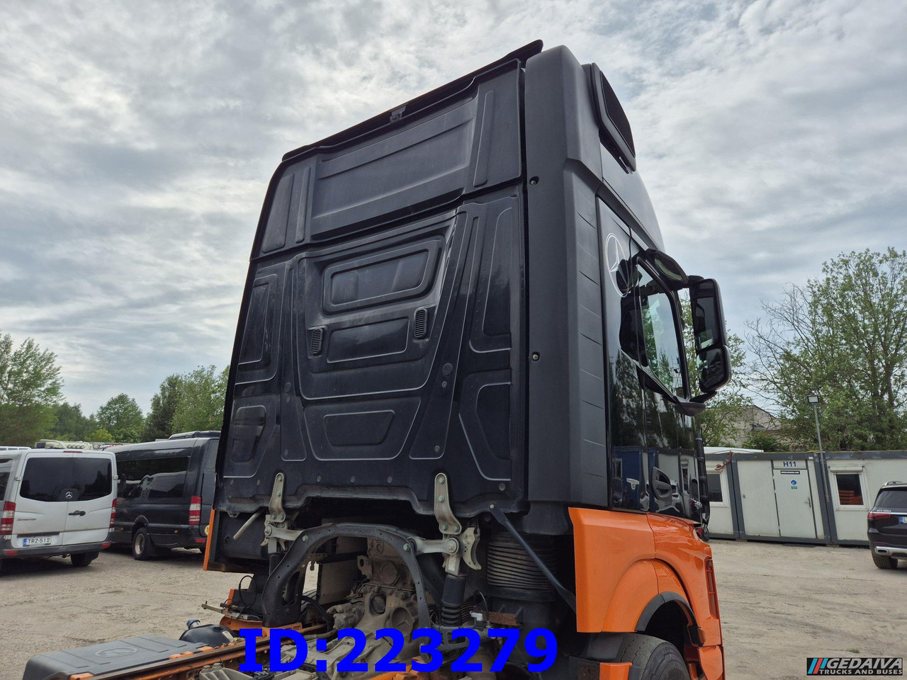 MERCEDES-BENZ Actros 3563 8×4 ( Steering axle) - Kamion sa golom šasijom i zatvorenom kabinom: slika 5 MERCEDES-BENZ Actros 3563 8×4 ( Steering axle) - Kamion sa golom šasijom i zatvorenom kabinom: slika 5