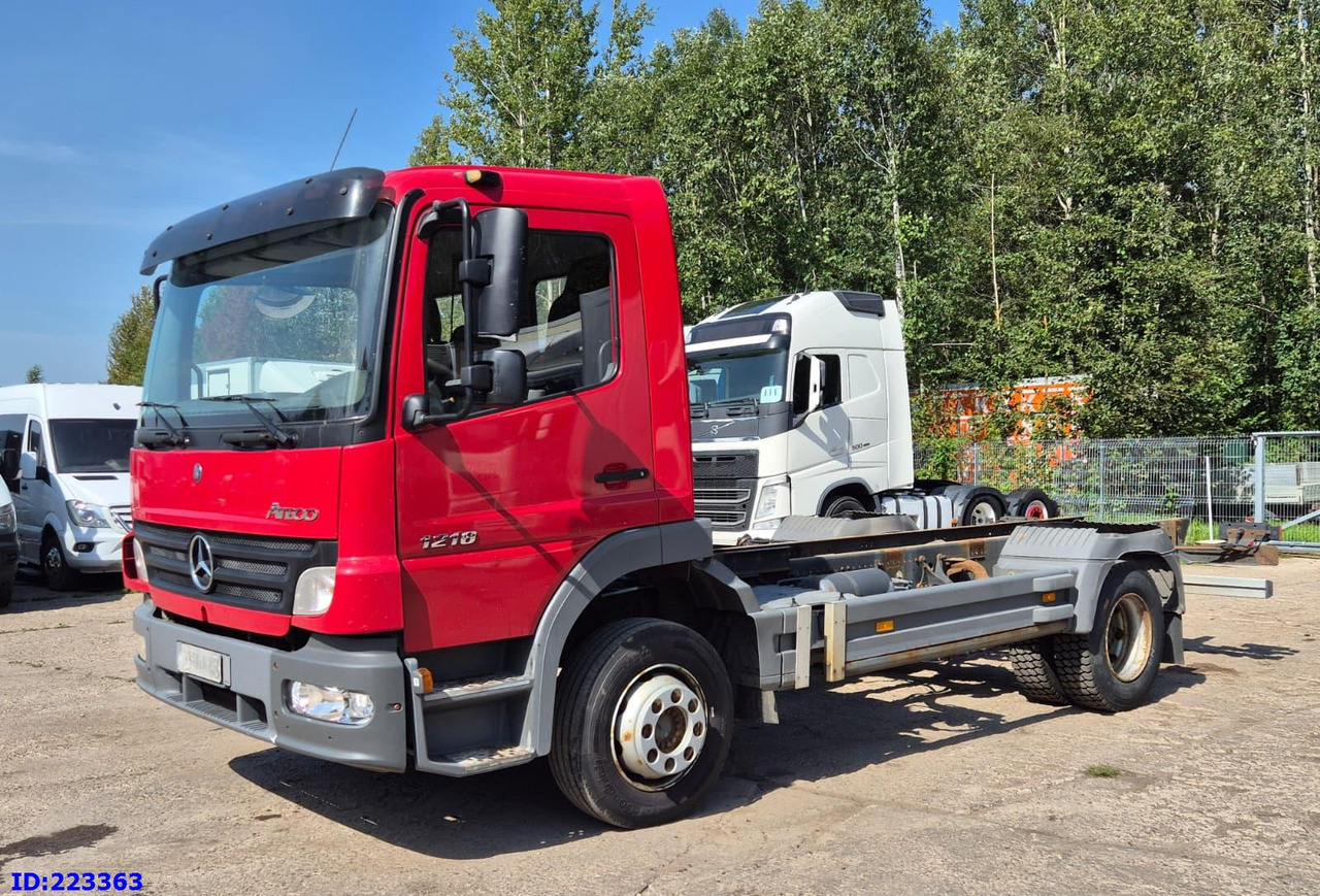 MERCEDES-BENZ Atego 1218 - Full steel - Manual (3 seats) - Kamion sa golom šasijom i zatvorenom kabinom: slika 1 MERCEDES-BENZ Atego 1218 - Full steel - Manual (3 seats) - Kamion sa golom šasijom i zatvorenom kabinom: slika 1