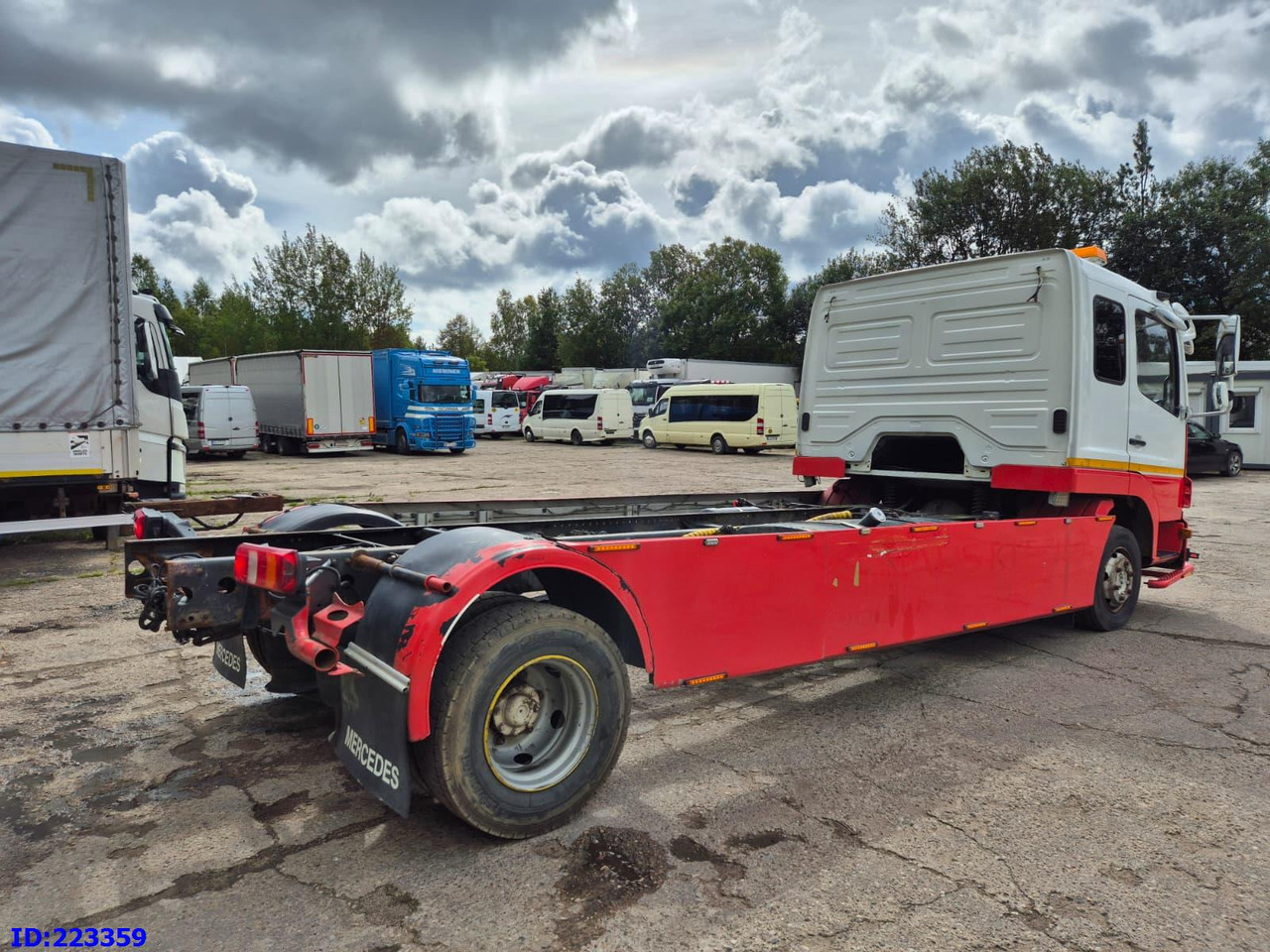 MERCEDES-BENZ Atego 1224 - Kamion sa golom šasijom i zatvorenom kabinom: slika 4 MERCEDES-BENZ Atego 1224 - Kamion sa golom šasijom i zatvorenom kabinom: slika 4
