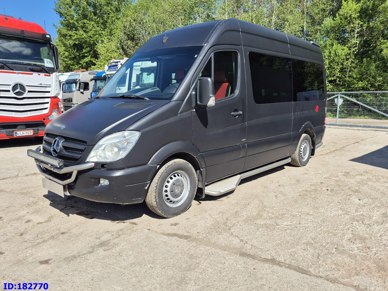 MERCEDES-BENZ Sprinter 319 VIP Euro5 - Turistički autobus: slika 4 MERCEDES-BENZ Sprinter 319 VIP Euro5 - Turistički autobus: slika 4