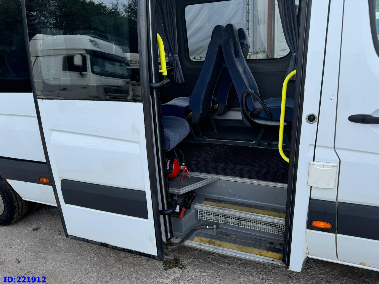 MERCEDES-BENZ Sprinter 518 VIP 17-Place - Turistički autobus: slika 5 MERCEDES-BENZ Sprinter 518 VIP 17-Place - Turistički autobus: slika 5