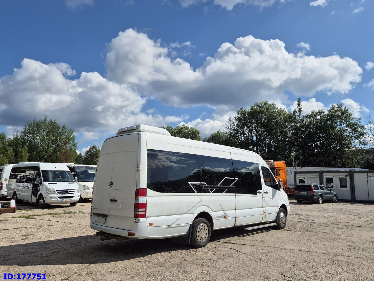 MERCEDES-BENZ Sprinter 518 - VIP - 17-seater - Turistički autobus: slika 5 MERCEDES-BENZ Sprinter 518 - VIP - 17-seater - Turistički autobus: slika 5