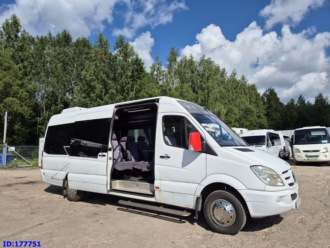 MERCEDES-BENZ Sprinter 518 - VIP - 17-seater - Turistički autobus: slika 4 MERCEDES-BENZ Sprinter 518 - VIP - 17-seater - Turistički autobus: slika 4