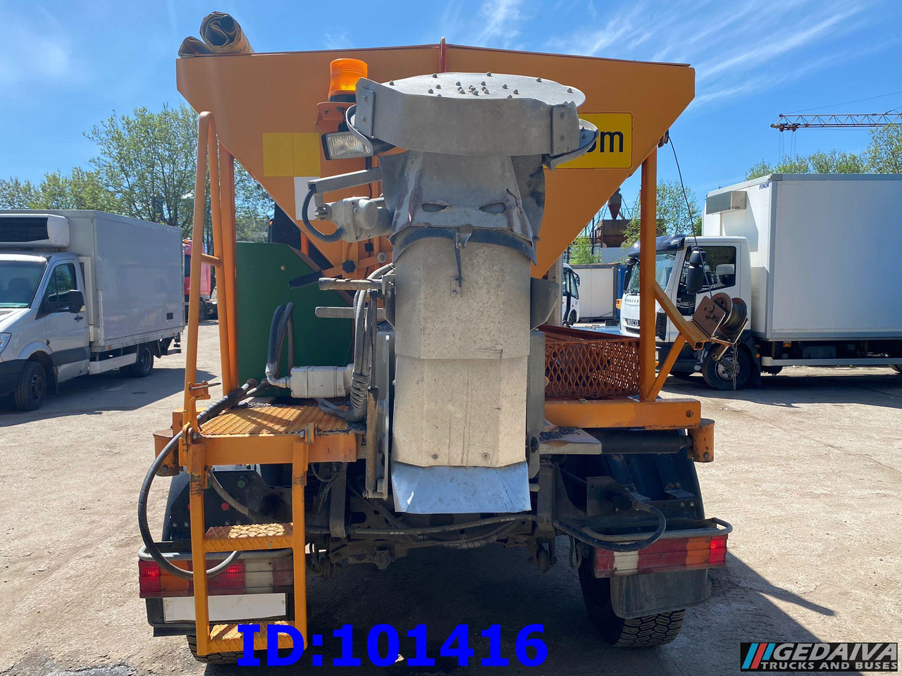 MERCEDES-BENZ Unimog U300 4X4 - Vozilo za čišćenje snega: slika 5 MERCEDES-BENZ Unimog U300 4X4 - Vozilo za čišćenje snega: slika 5