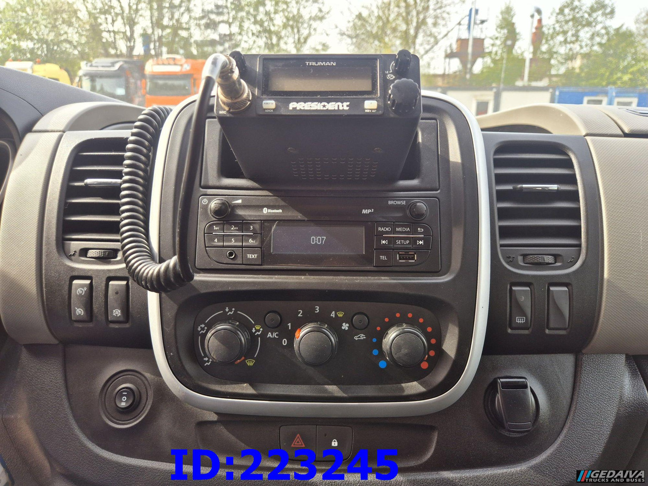 Dostavno vozilo sa duplom kabinom RENAULT Trafic Euro6: slika 16