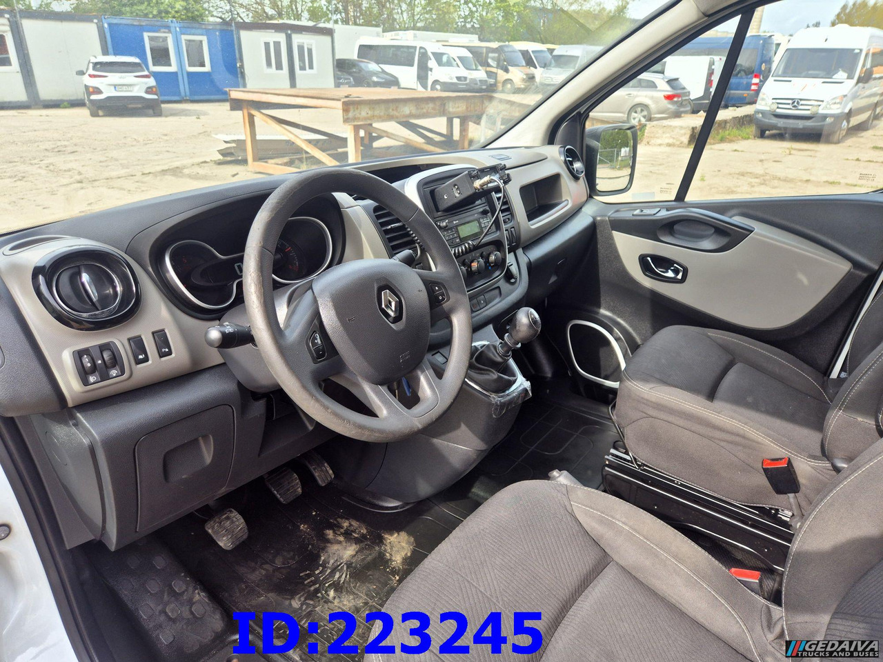 Dostavno vozilo sa duplom kabinom RENAULT Trafic Euro6: slika 13