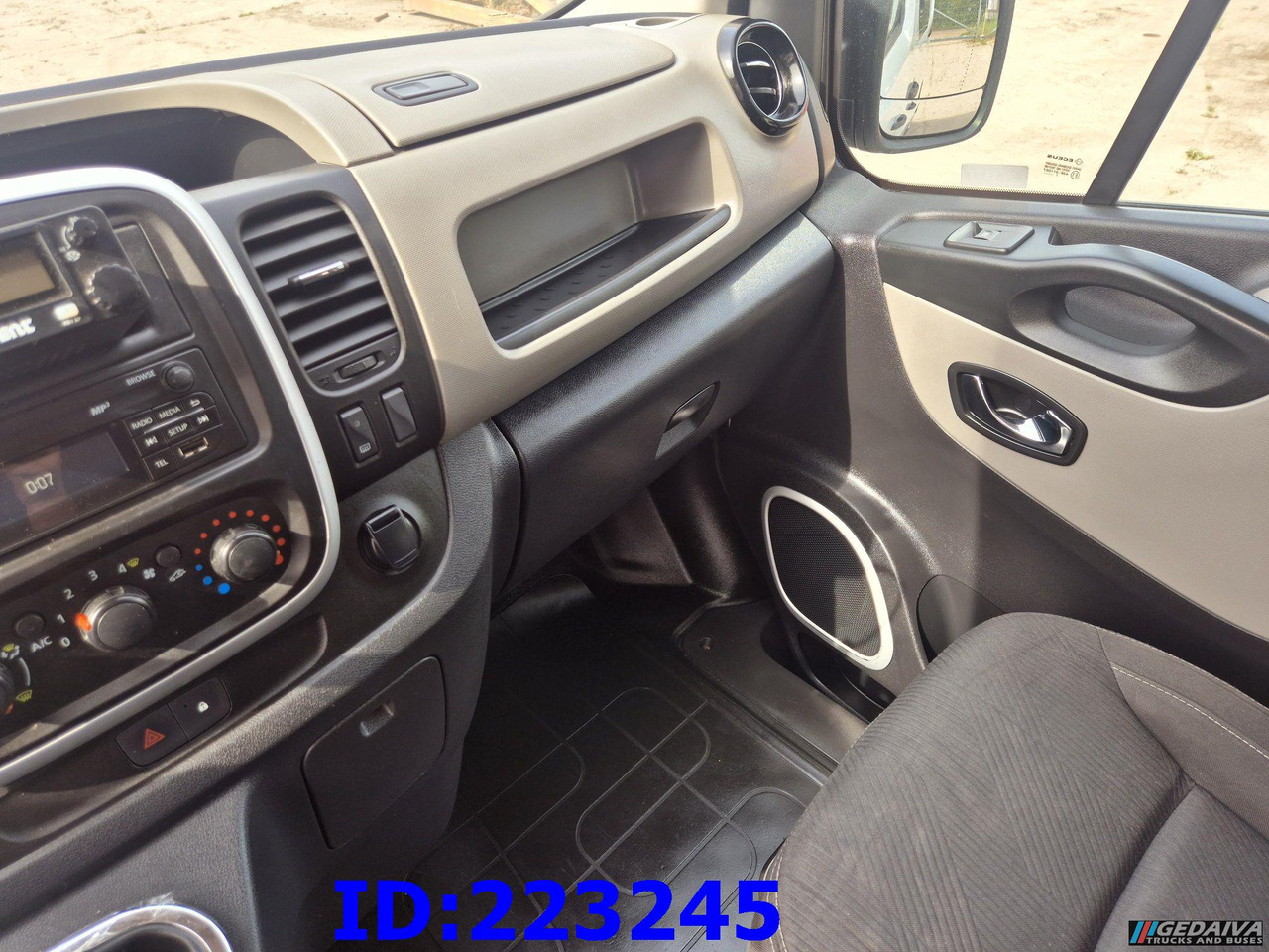 Dostavno vozilo sa duplom kabinom RENAULT Trafic Euro6: slika 17