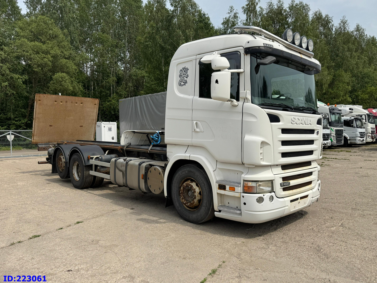 SCANIA R480 6X2  3 Pedals - Kamion sa golom šasijom i zatvorenom kabinom: slika 4 SCANIA R480 6X2  3 Pedals - Kamion sa golom šasijom i zatvorenom kabinom: slika 4