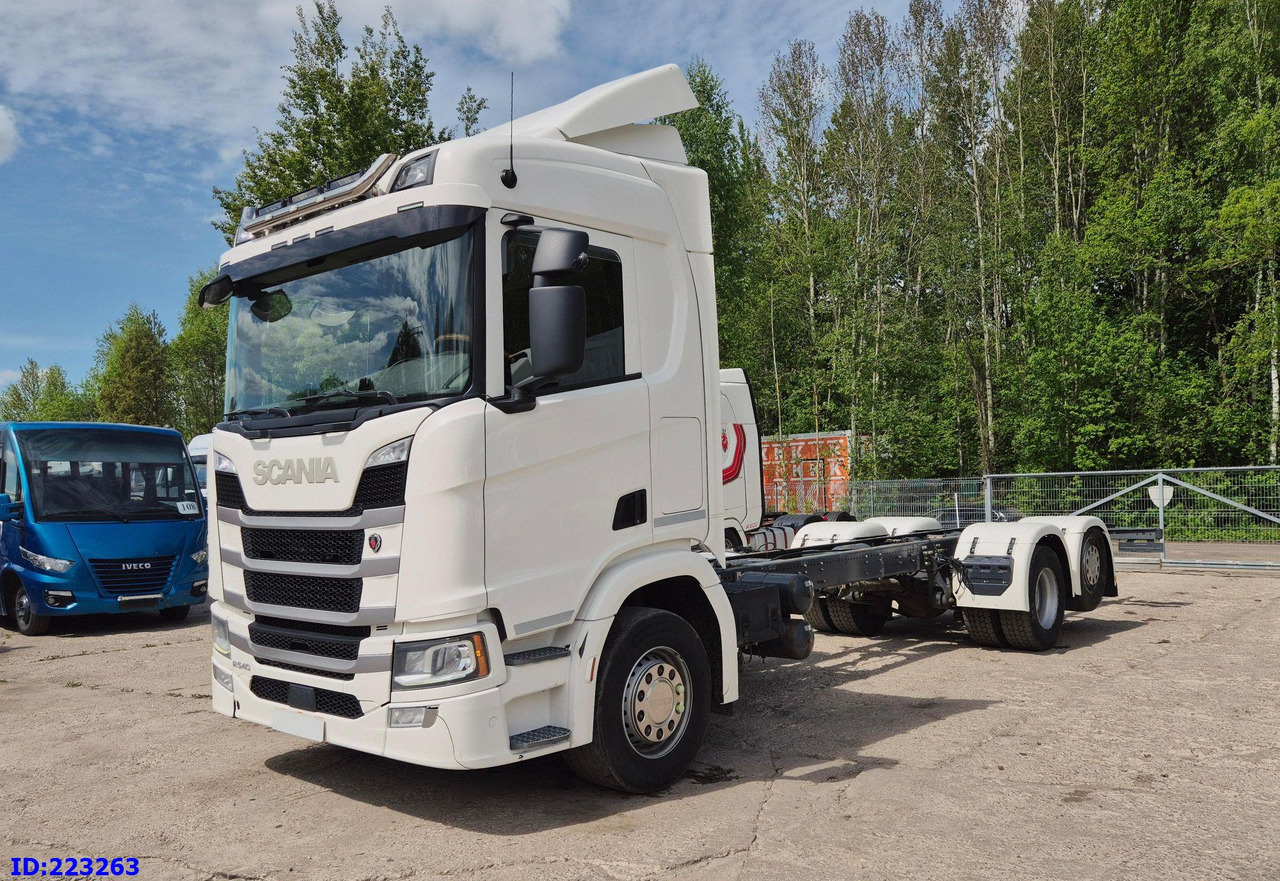 SCANIA R540 6x2 Retarder - Kamion sa golom šasijom i zatvorenom kabinom: slika 1 SCANIA R540 6x2 Retarder - Kamion sa golom šasijom i zatvorenom kabinom: slika 1