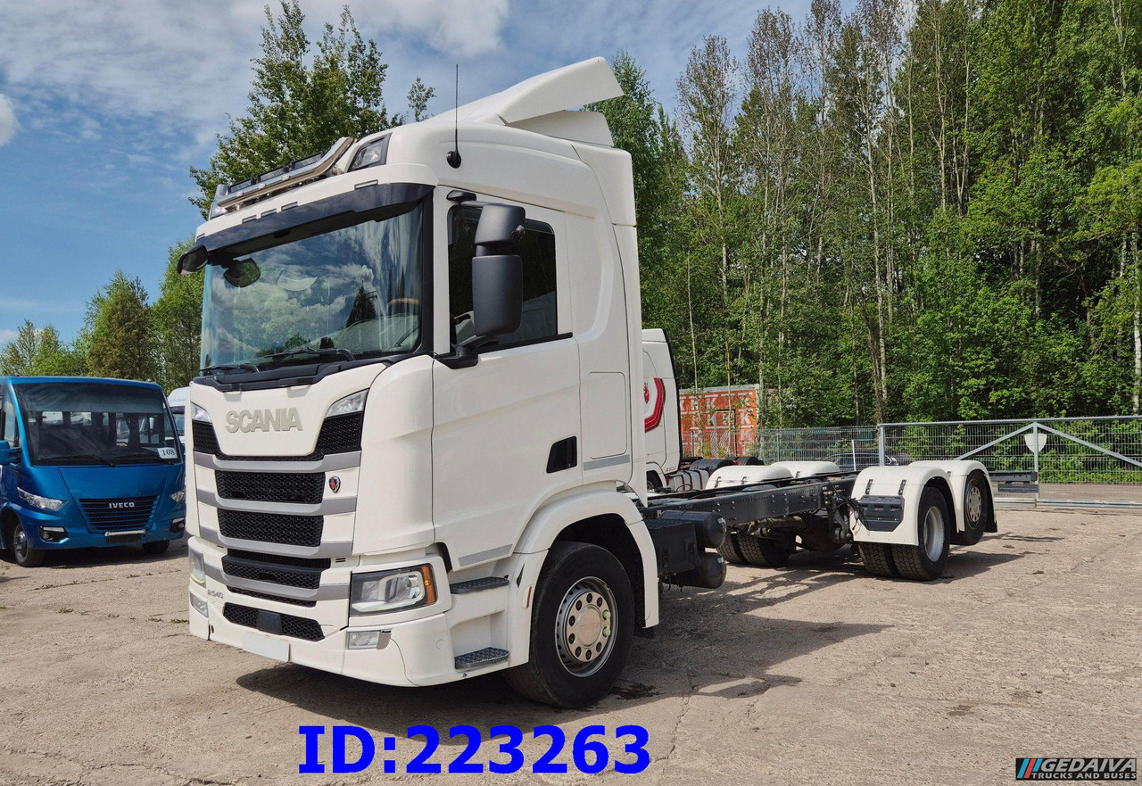 SCANIA R540 6x2 Retarder - Kamion sa golom šasijom i zatvorenom kabinom: slika 1 SCANIA R540 6x2 Retarder - Kamion sa golom šasijom i zatvorenom kabinom: slika 1