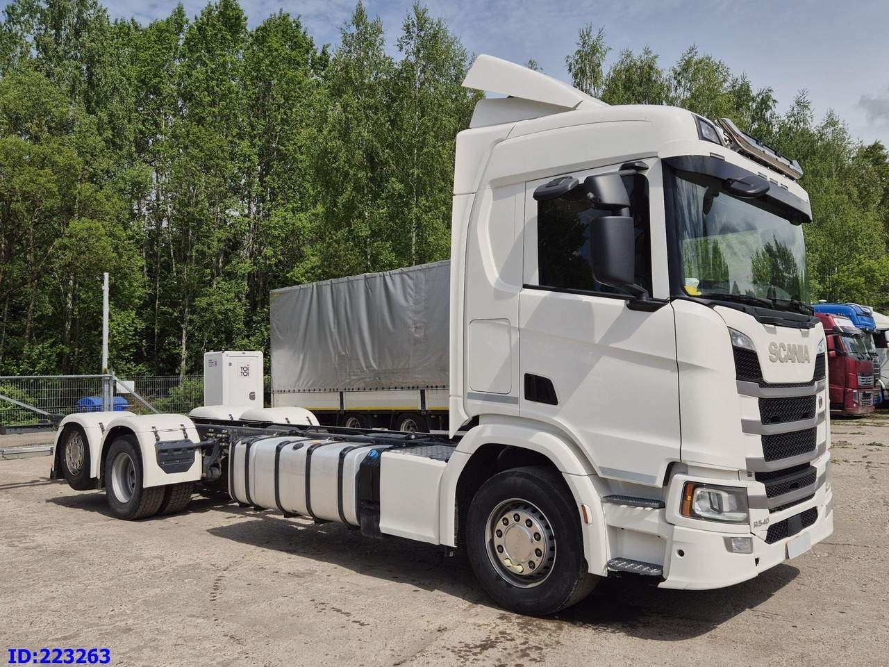 SCANIA R540 6x2 Retarder - Kamion sa golom šasijom i zatvorenom kabinom: slika 4 SCANIA R540 6x2 Retarder - Kamion sa golom šasijom i zatvorenom kabinom: slika 4