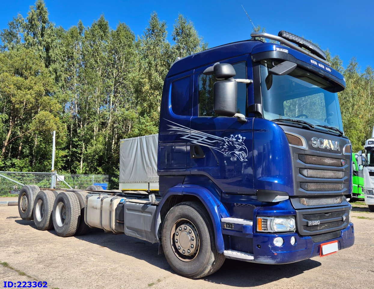 SCANIA R580 8x4 Euro6 Retarder - Kamion sa golom šasijom i zatvorenom kabinom: slika 2 SCANIA R580 8x4 Euro6 Retarder - Kamion sa golom šasijom i zatvorenom kabinom: slika 2
